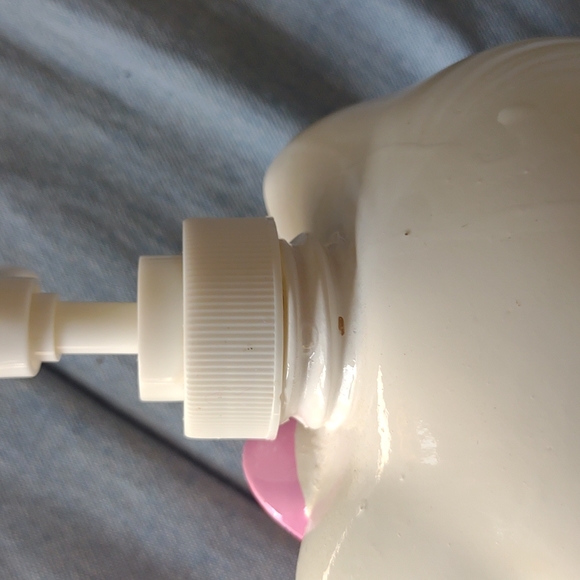 Sanrio Hello Kitty Soap Dispenser! - Picture 9 of 9